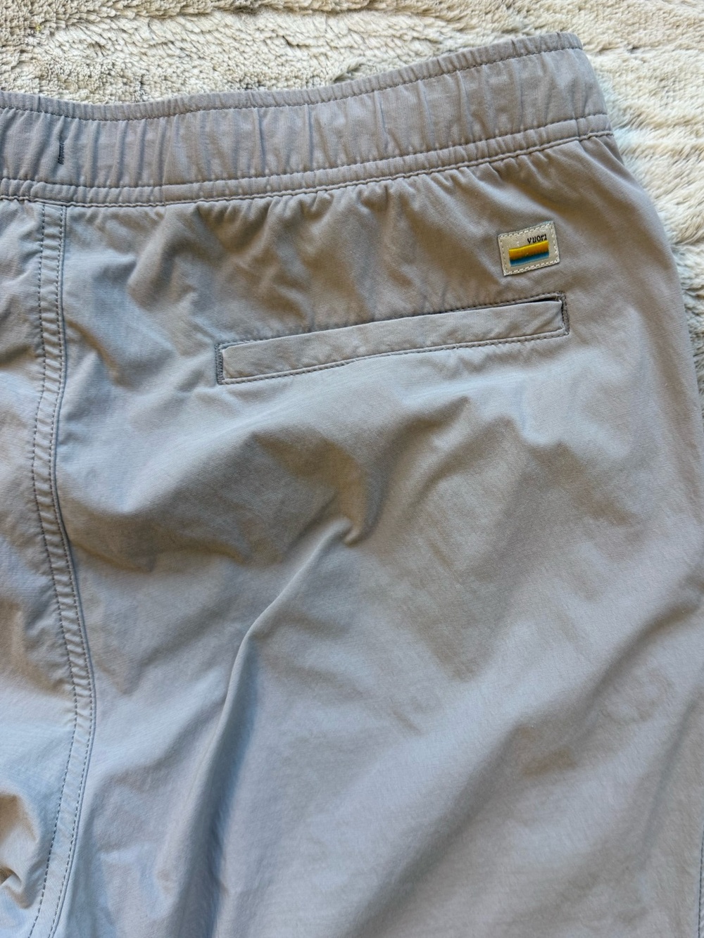 Vuori Men’s Technical Climber Pant in Fog Size M - Picture 4 of 11